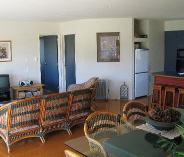 Castleview Rd - Attractive Holiday Rental - Photo 5