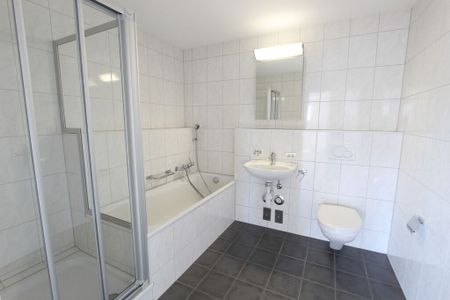 Attraktive 2.5-Zimmerwohnung mit grossem Balkon - Foto 5