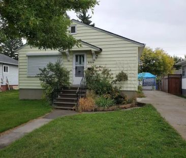 2 Bed 1 bath Inner City FULL House with Laundry in basement, fenced... - Photo 1