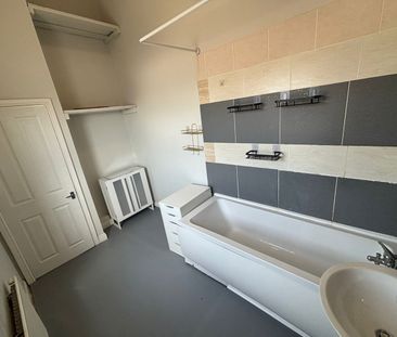 1 Bed Flat, Bury New Road, M7 - Photo 4