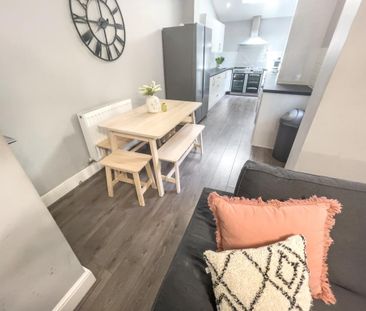 6 bedroom terraced house to rent - Photo 5