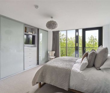 A superb two bedroom apartment in the Iron Foundry development with... - Photo 6