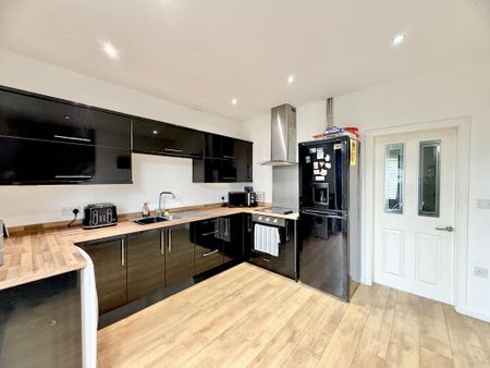 3 bedroom terraced house to rent - Photo 5
