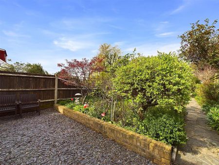 3 bedroom semi-detached house to rent - Photo 5