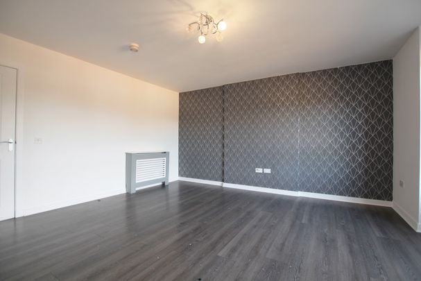 Springfield Gardens, Parkhead, Glasgow - Photo 1