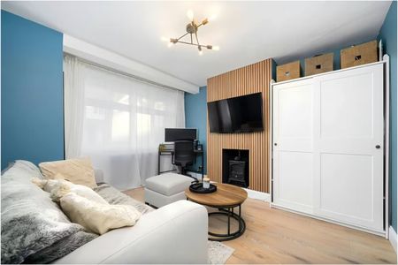 1 Bed Flat, Kimble Road, SW19 - Photo 3