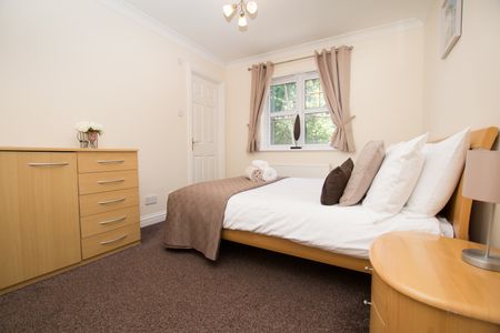 Sandown Court, Worth, Crawley RH10 - Photo 4