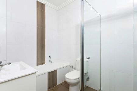 Modern Top-Floor Apartment in Prime Northmead Location - Photo 5