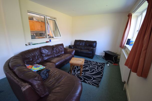 6 Bedroom House To Rent in Charminster - £2,640 pcm Tenancy Info - Photo 1