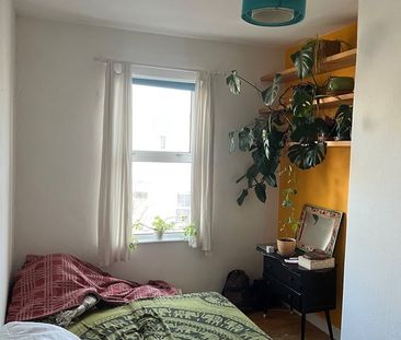 2 Bed Terraced House, Campbell Street, BS2 - Photo 2