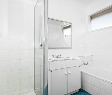 3/4 Maverston Street, Glen Iris VIC 3146 - Photo 3