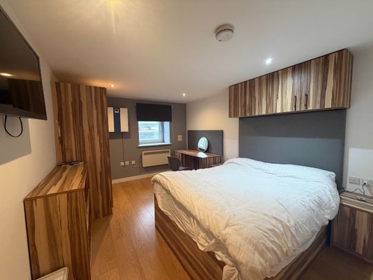 Venn Street, Huddersfield - Photo 1