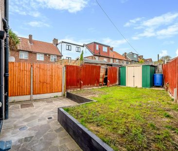 2 bedroom end of terrace house to rent - Photo 4
