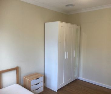 Two Furnished Rooms Available in Shared Accommodation - Photo 2