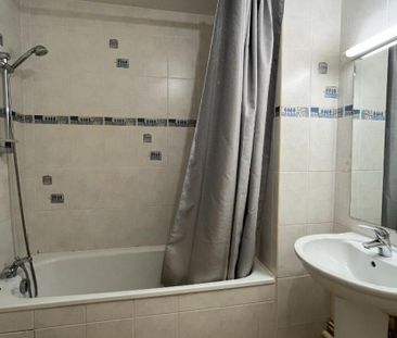 Location Appartement 3 pièce(s) de 69.93 m2 - Photo 1