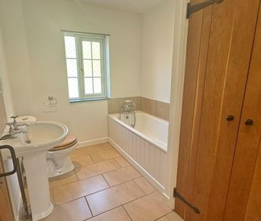 3 bedroom semi-detached house to rent - Photo 6