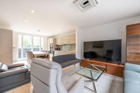 4 bedroom semi-detached house to rent - Photo 2