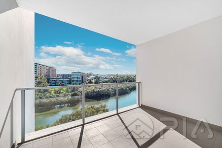 Spacious 2 bedroom unit for rent, superb location! - Photo 4
