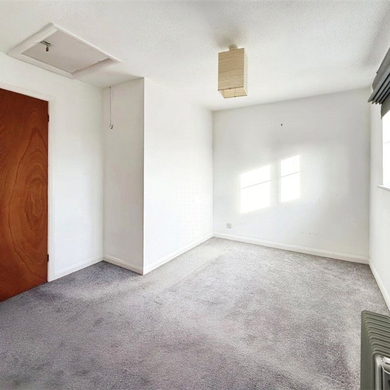 Bluebell Rise, Lightwater, Surrey, GU18 5YN - Photo 1