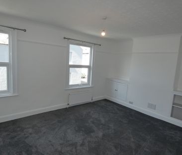3 bed House - To Let - Photo 6