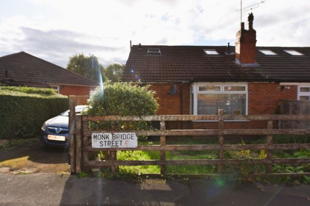 3 bedroom House in Monkbridge Street Bed), Leeds - Photo 1