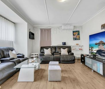 Neat & Tidy Cosy Home - Photo 1