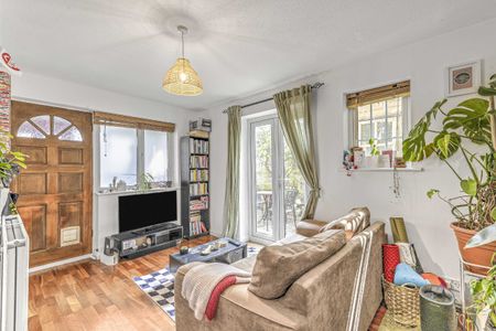 College Gardens, London, SW17, London - Photo 2