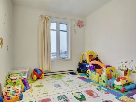 926 Av. Ste Croix - Photo 2