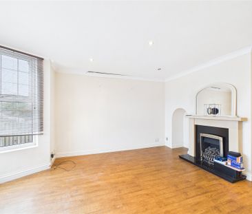 3 bedroom House in Meadow Way, Bracknell - Photo 1