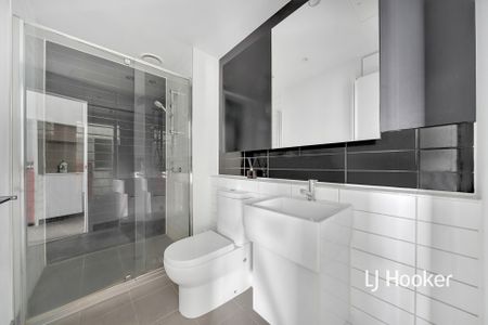 2 Bedroom Apartment for rent with stunning city view in MY80! Close to everything! - Photo 3