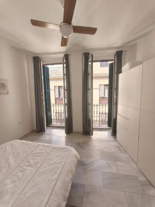 Alquiler de piso en Calle Comedias - Photo 1