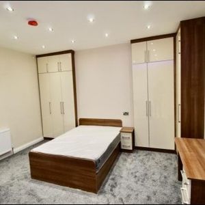 1 Bedroom Apartments in Leeds - Photo 2