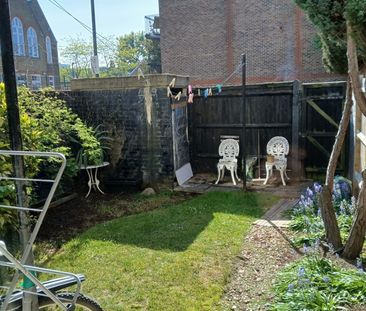 Room in a Shared House, Crewkerne Court, SW11 - Photo 5