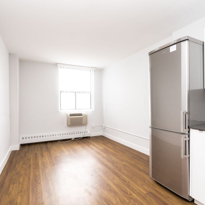800 Richmond Street West - Photo 1