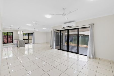EXECUTIVE 4-BEDROOM RESIDENCE – LYONS, NT - Photo 2