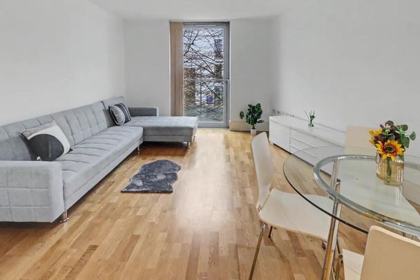 Stadium Mews, Highbury, London, N5 - Photo 1