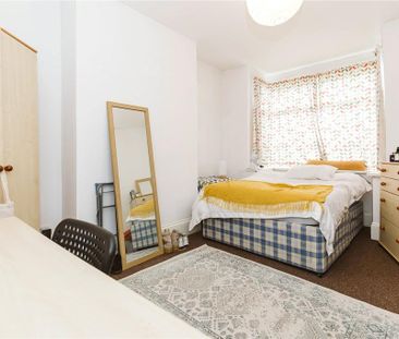 4 bedroom end of terrace house to rent - Photo 5