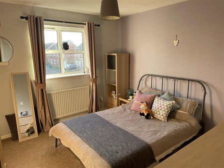 Millbank, Cam - Photo 3