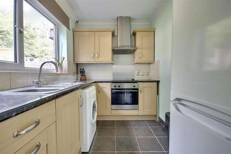 Coltsmead, Portsmouth, PO6 - Photo 3