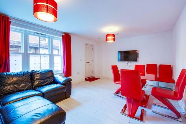 4 bedroom terraced house to rent - Photo 1