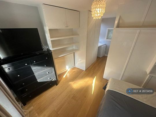 1 bedroom in a flat share to rent - Photo 1