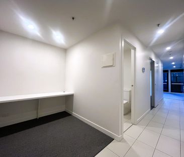 One Bedroom Apartment with LARGE Study Nook - Photo 5