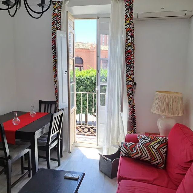 Alquiler de piso en Paseo Reding, 15 - Photo 1