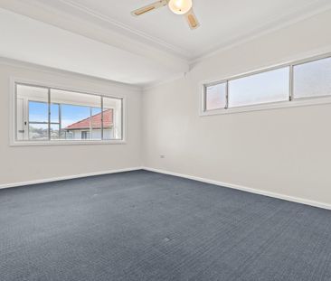 Charming Coastal Cottage with Space and Style - Photo 2