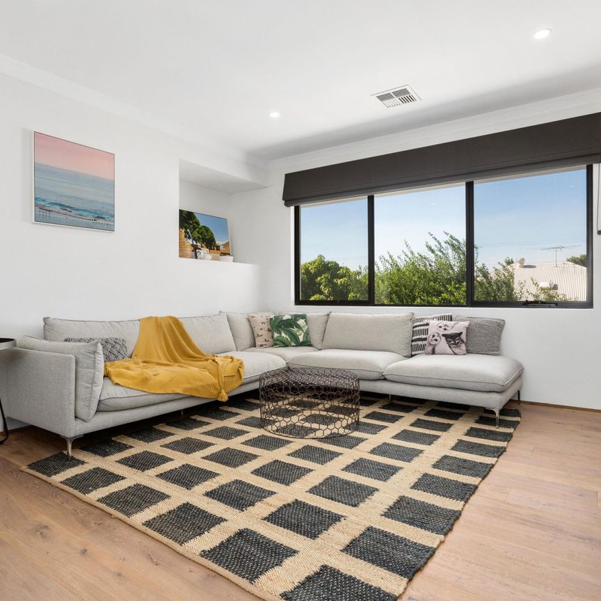 SPACIOUS 4X3 HOME WITH OUTDOOR ENTERTAINING – COASTAL LIVING AT ITS BEST - Photo 1