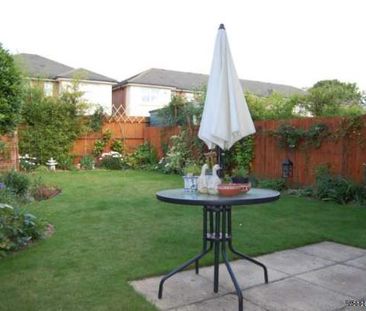 3 bedroom property to rent in Addlestone - Photo 5