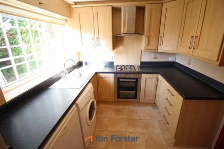 4 Bedroom House - Terraced - Photo 4