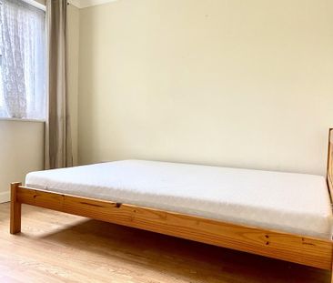 3 bedroom end of terrace house to rent - Photo 3