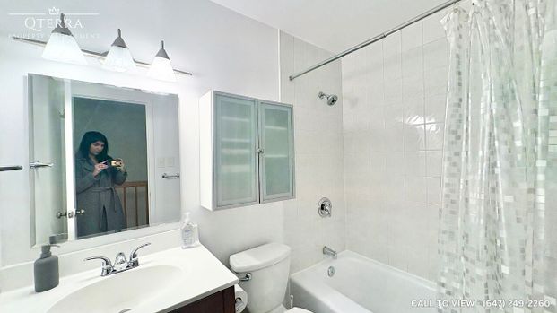 GORGEOUS 2-BEDROOM CONDO WITH MODERN FINISHES - Photo 1