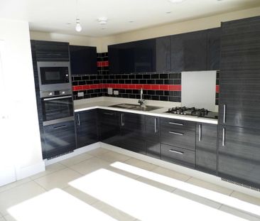 2 bedroom terraced house to rent - Photo 4